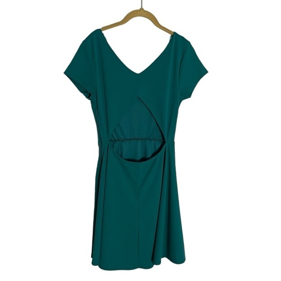 Francesca’s Alya Green Open Keyhole Back Mini Dress Medium - Picture 5 of 6